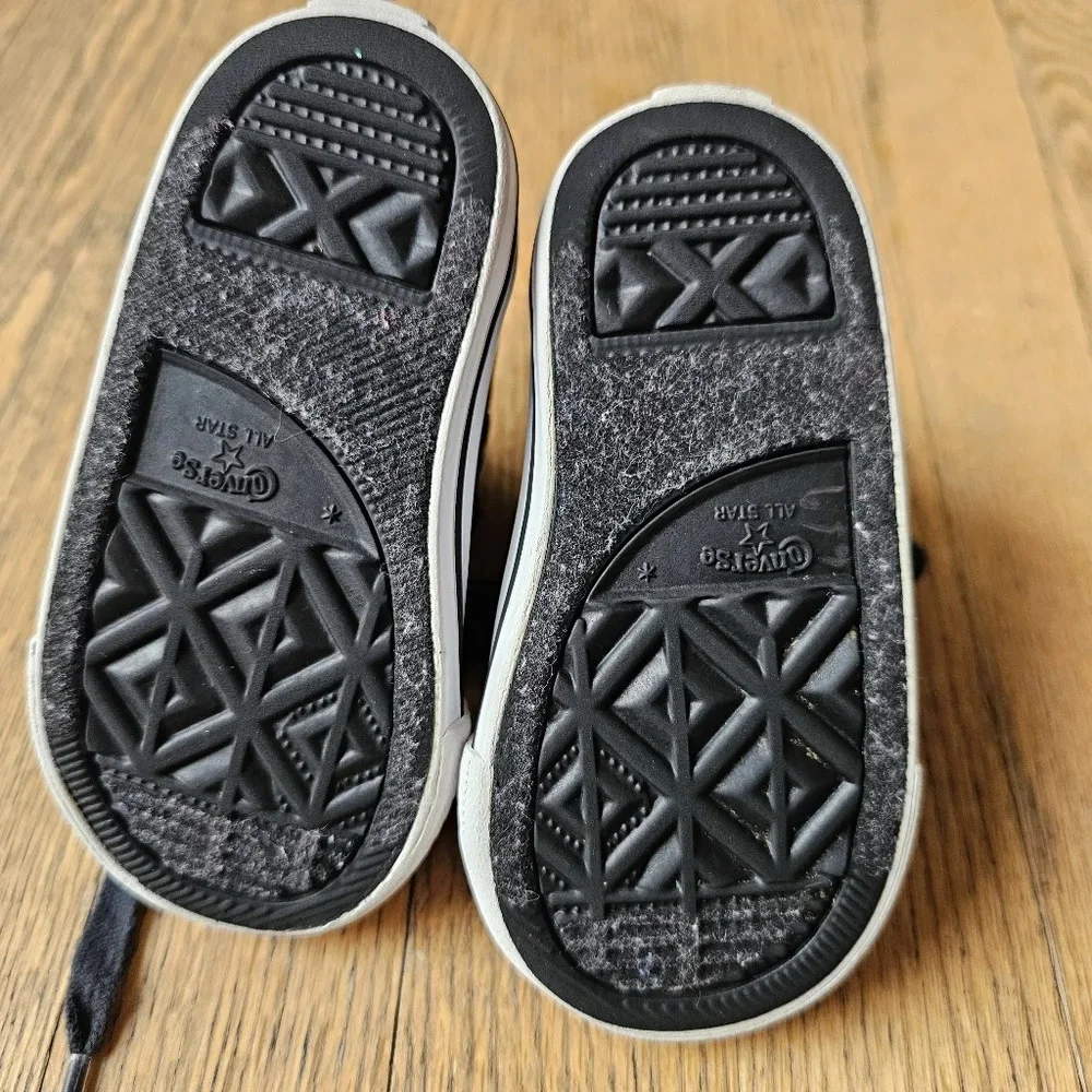 Converse adorable hello